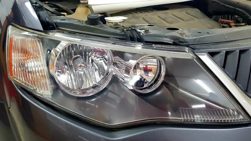 Același far de BMW X5, după polish
