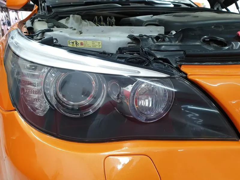Același far de Audi S5, după polish