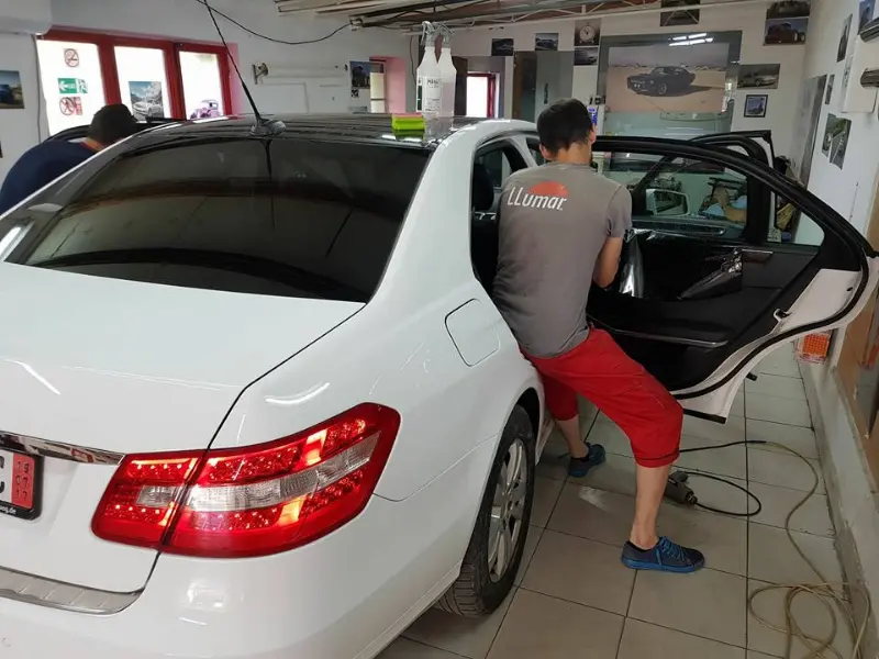 Mașină cu folie auto pe geamuri, montată în atelierul Expert Auto Speed