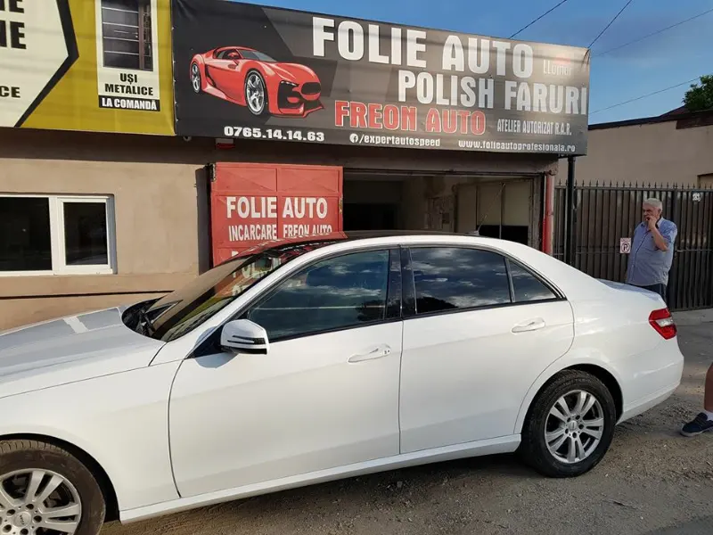 Mașină cu folie auto pe geamuri, montată în atelierul Expert Auto Speed