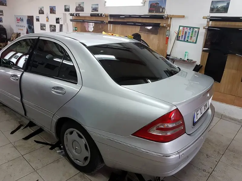 Mașină cu folie auto pe geamuri, montată în atelierul Expert Auto Speed