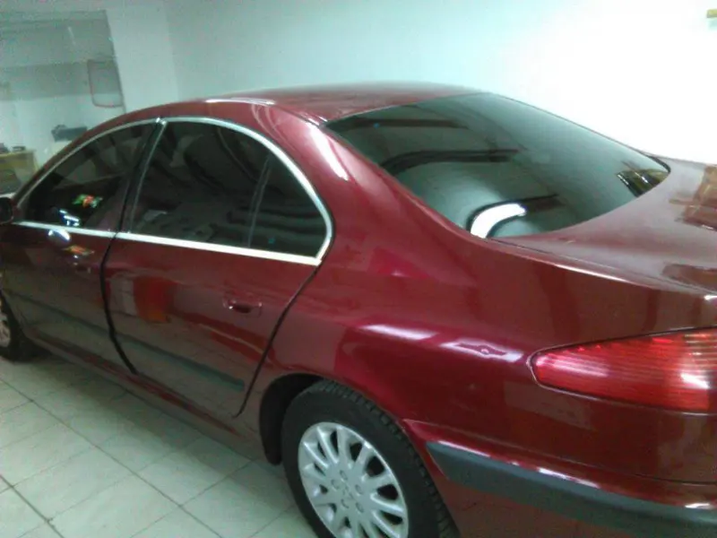 Mașină cu folie auto pe geamuri, montată în atelierul Expert Auto Speed