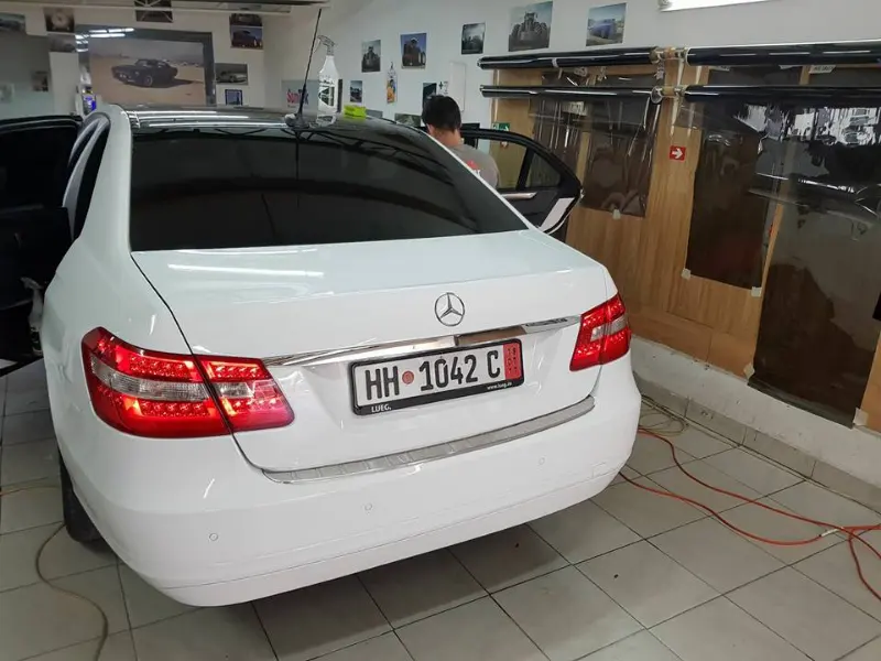 Mașină cu folie auto pe geamuri, montată în atelierul Expert Auto Speed