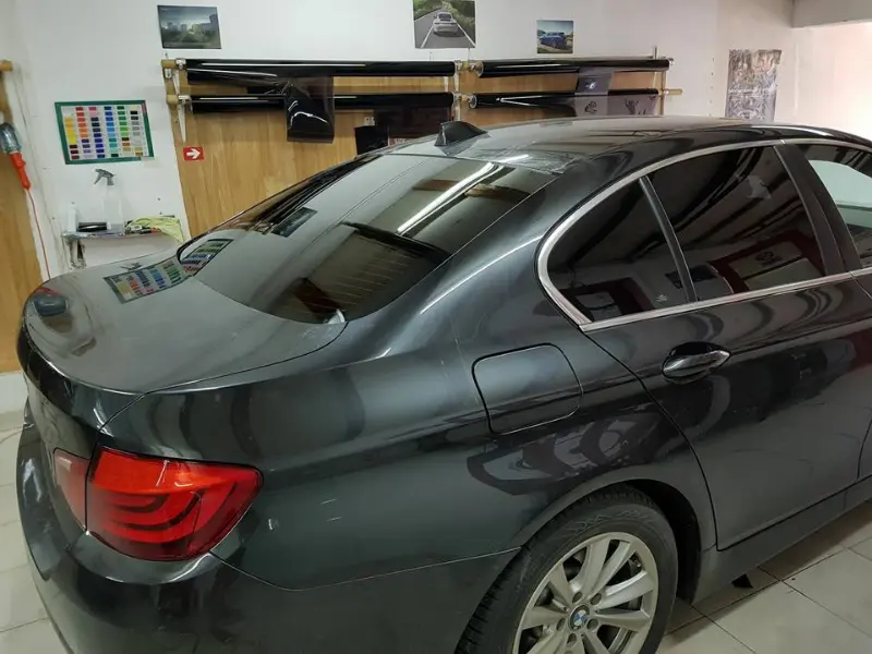 Mașină cu folie auto pe geamuri, montată în atelierul Expert Auto Speed
