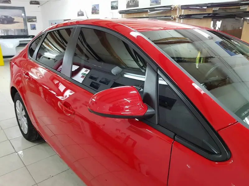 Mașină cu folie auto pe geamuri, montată în atelierul Expert Auto Speed