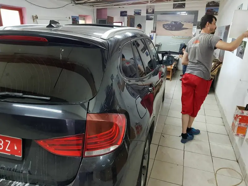 Mașină cu folie auto pe geamuri, montată în atelierul Expert Auto Speed
