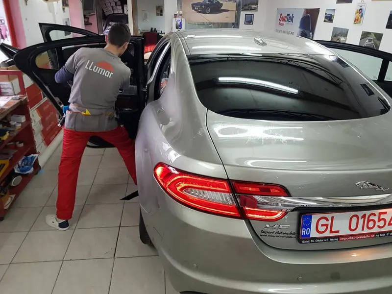 Mașină cu folie auto pe geamuri, montată în atelierul Expert Auto Speed