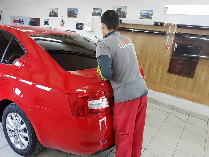 Mașină cu folie auto pe geamuri, montată în atelierul Expert Auto Speed