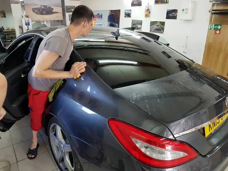 Mașină cu folie auto pe geamuri, montată în atelierul Expert Auto Speed