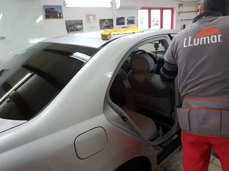 Mașină cu folie auto pe geamuri, montată în atelierul Expert Auto Speed
