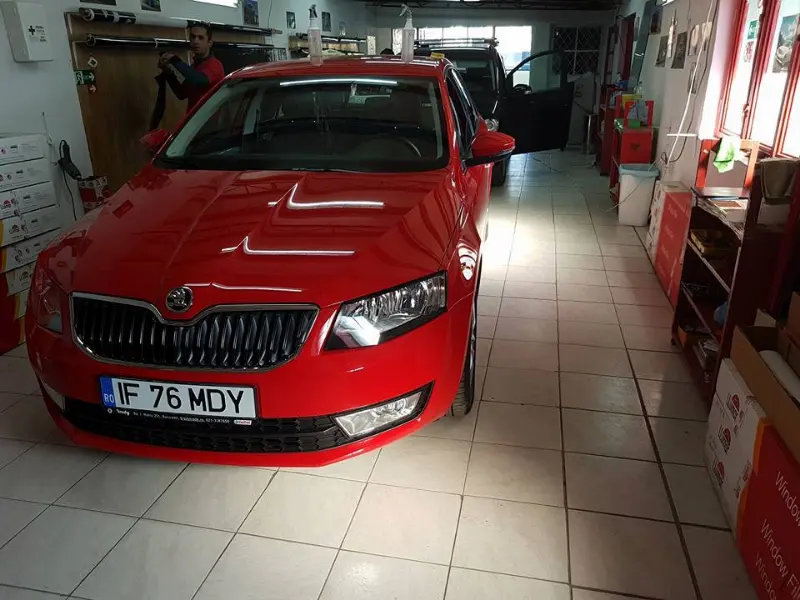 Mașină cu folie auto pe geamuri, montată în atelierul Expert Auto Speed