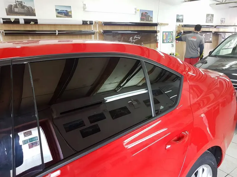 Mașină cu folie auto pe geamuri, montată în atelierul Expert Auto Speed