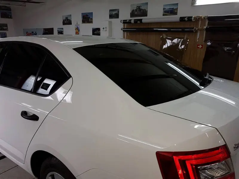 Mașină cu folie auto pe geamuri, montată în atelierul Expert Auto Speed