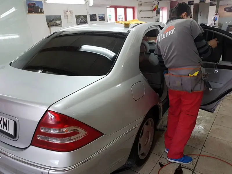 Mașină cu folie auto pe geamuri, montată în atelierul Expert Auto Speed
