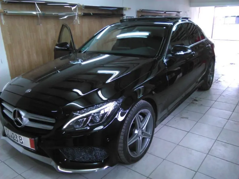 Mașină cu folie auto pe geamuri, montată în atelierul Expert Auto Speed