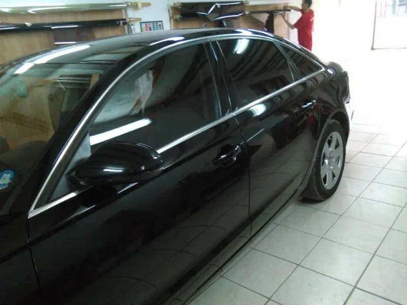 Mașină cu folie auto pe geamuri, montată în atelierul Expert Auto Speed