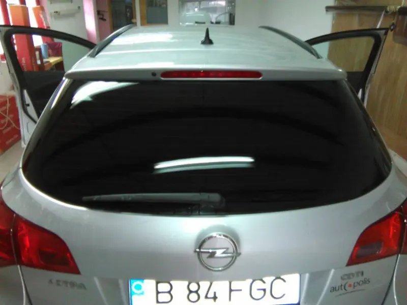 Mașină cu folie auto pe geamuri, montată în atelierul Expert Auto Speed