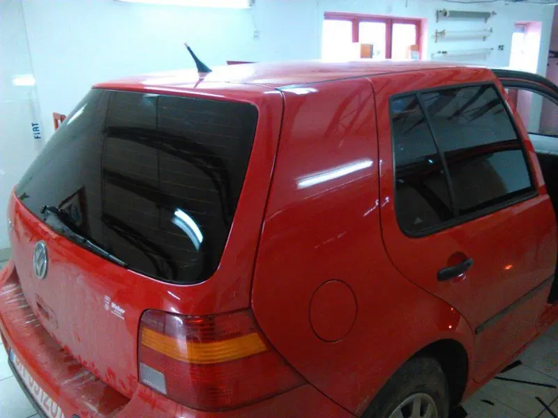 Mașină cu folie auto pe geamuri, montată în atelierul Expert Auto Speed