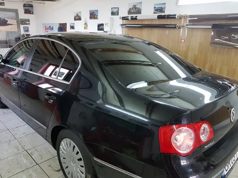 Mașină cu folie auto pe geamuri, montată în atelierul Expert Auto Speed