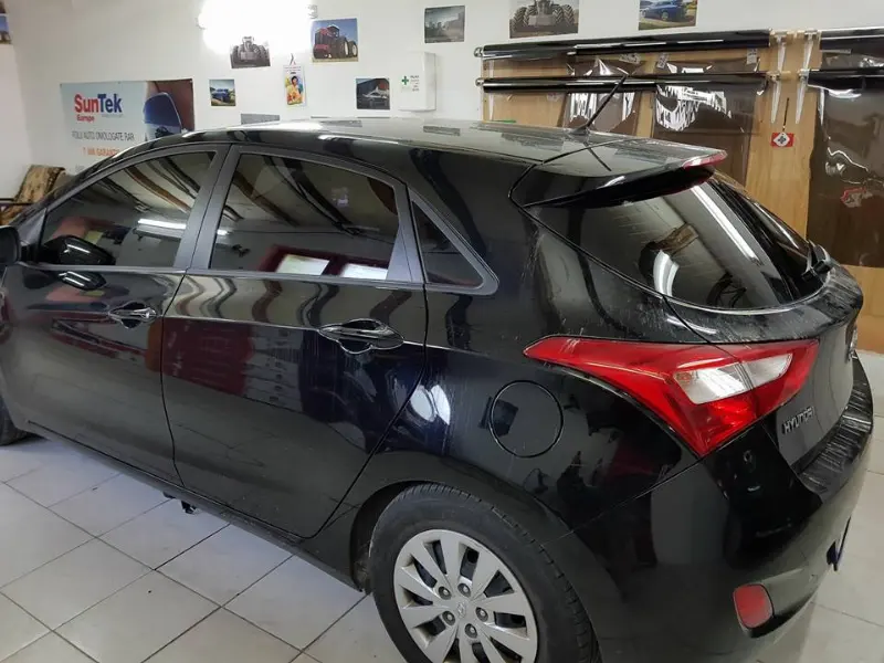 Mașină cu folie auto pe geamuri, montată în atelierul Expert Auto Speed