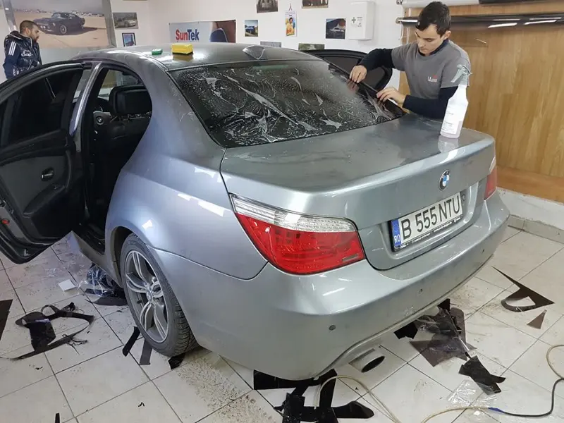 Mașină cu folie auto pe geamuri, montată în atelierul Expert Auto Speed