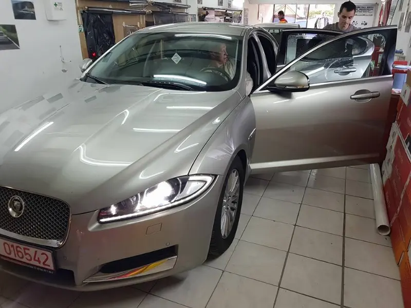 Mașină cu folie auto pe geamuri, montată în atelierul Expert Auto Speed