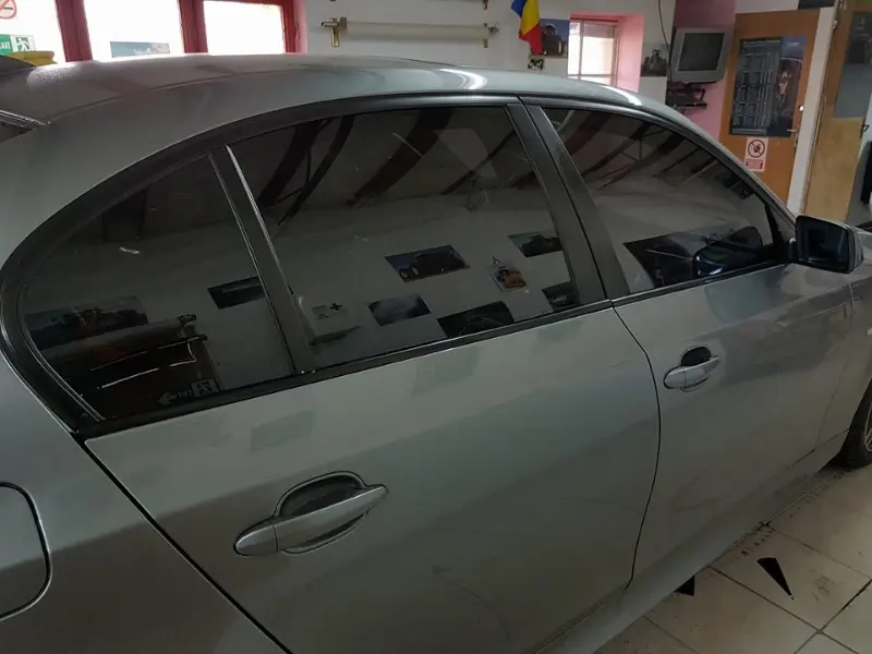 Mașină cu folie auto pe geamuri, montată în atelierul Expert Auto Speed