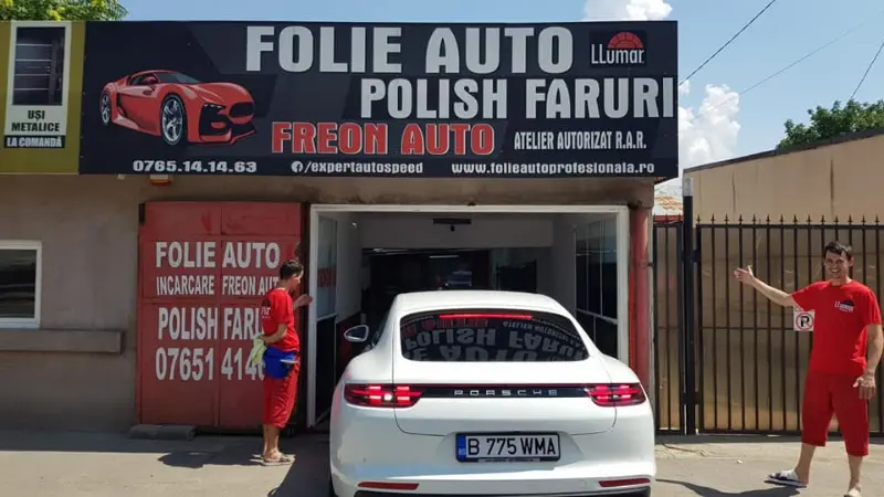 Mașină cu folie auto pe geamuri, montată în atelierul Expert Auto Speed