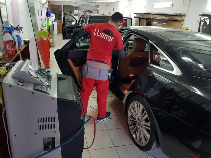 Mașină cu folie auto pe geamuri, montată în atelierul Expert Auto Speed