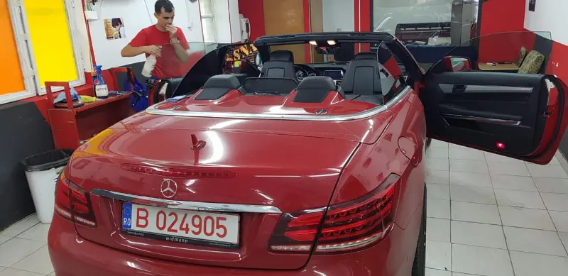 Mașină cu folie auto pe geamuri, montată în atelierul Expert Auto Speed