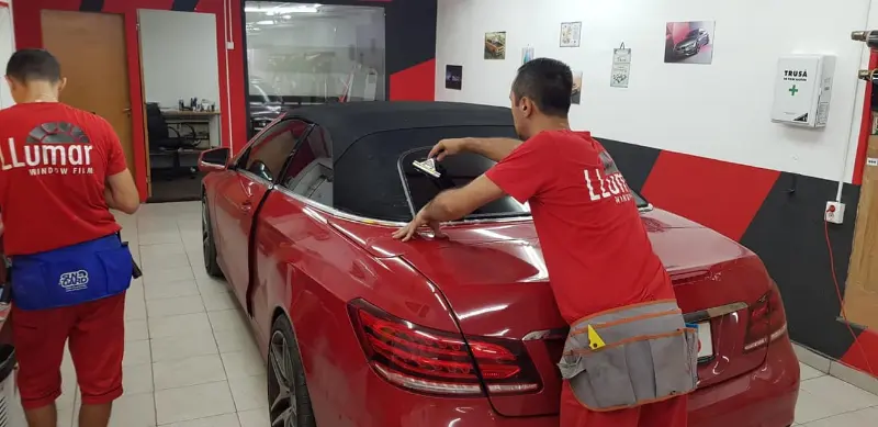 Mașină cu folie auto pe geamuri, montată în atelierul Expert Auto Speed