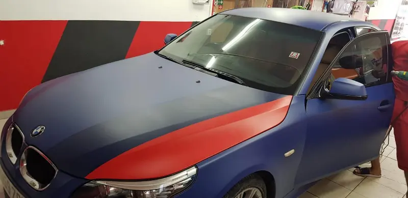 Mașină cu folie auto pe geamuri, montată în atelierul Expert Auto Speed