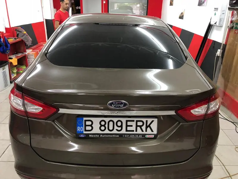 Mașină cu folie auto pe geamuri, montată în atelierul Expert Auto Speed