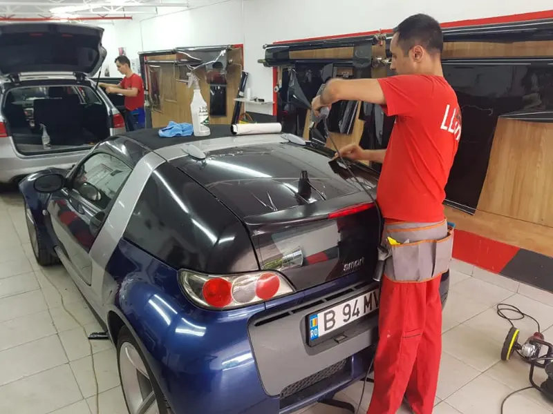 Mașină cu folie auto pe geamuri, montată în atelierul Expert Auto Speed