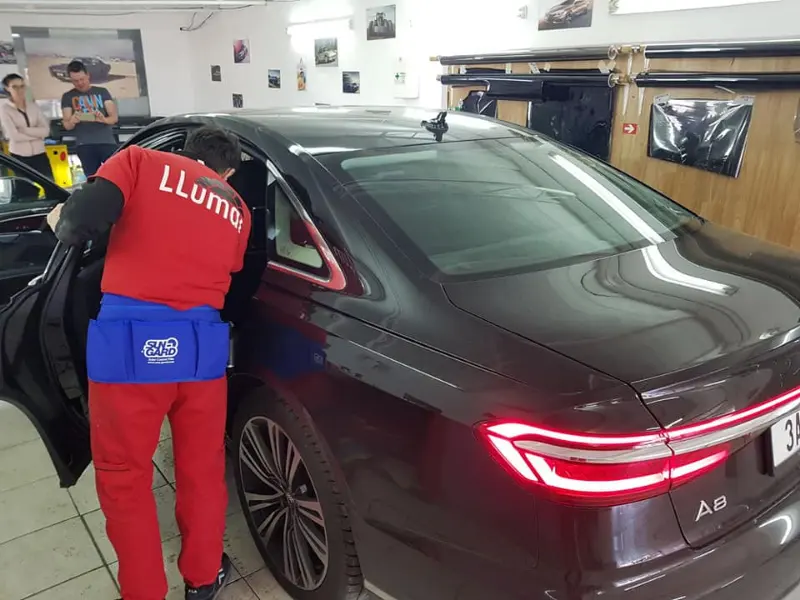 Mașină cu folie auto pe geamuri, montată în atelierul Expert Auto Speed