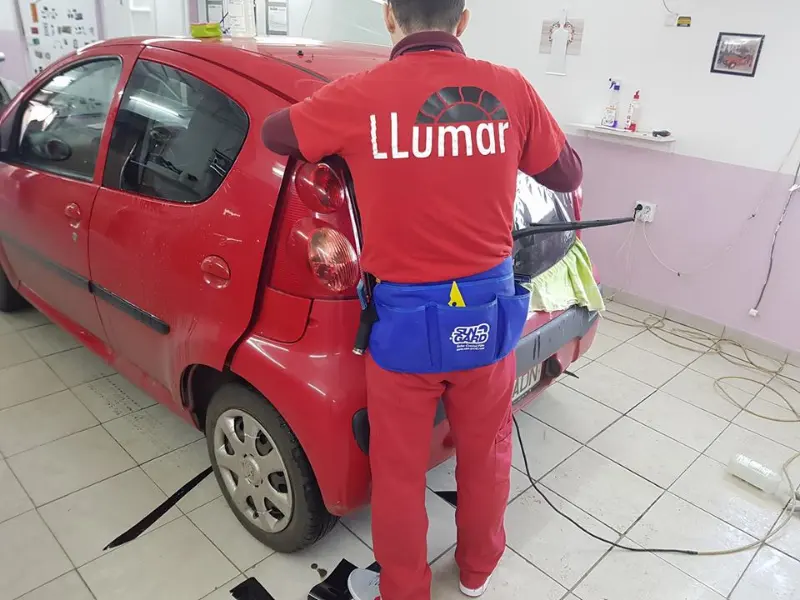 Mașină cu folie auto pe geamuri, montată în atelierul Expert Auto Speed