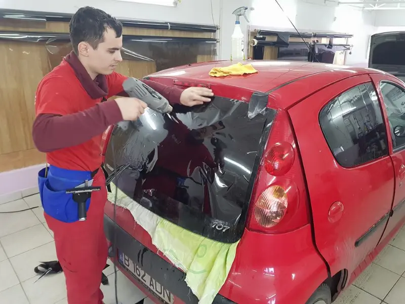 Mașină cu folie auto pe geamuri, montată în atelierul Expert Auto Speed