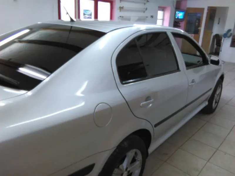 Mașină cu folie auto pe geamuri, montată în atelierul Expert Auto Speed