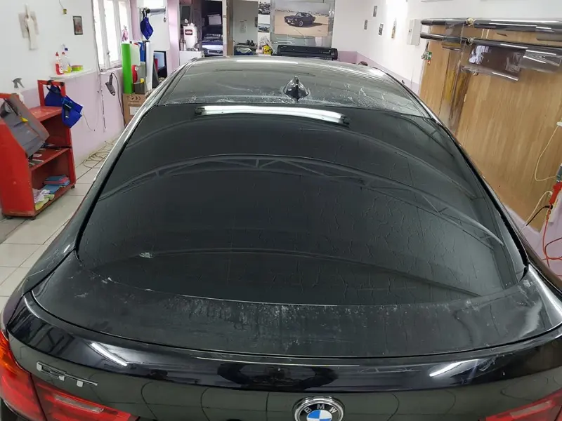 Mașină cu folie auto pe geamuri, montată în atelierul Expert Auto Speed