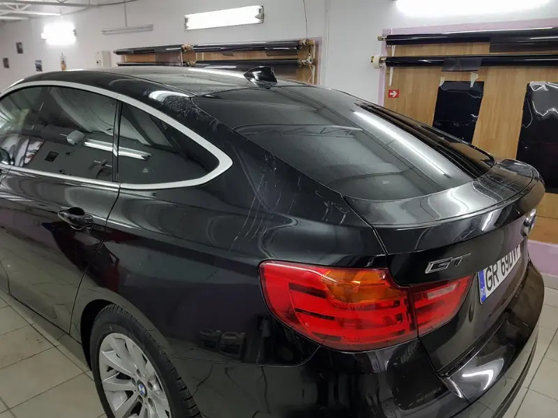 Mașină cu folie auto pe geamuri, montată în atelierul Expert Auto Speed