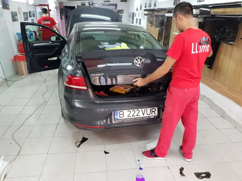 Mașină cu folie auto pe geamuri, montată în atelierul Expert Auto Speed