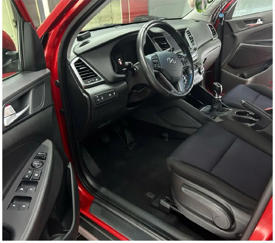 Același interior după detailing